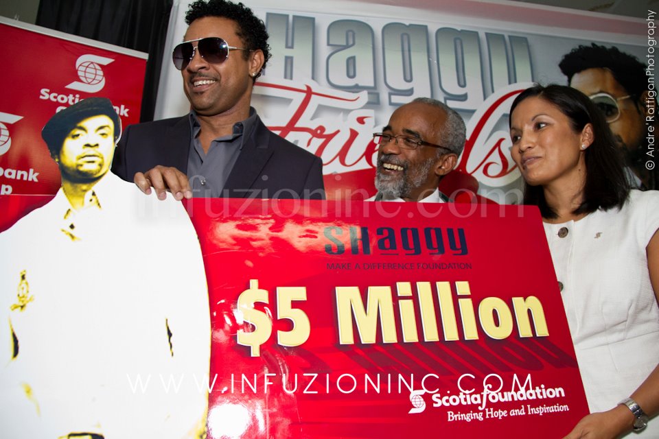 Shaggy Accepts A Cheque For 5Million Dollars From Scotia Bank Ltd