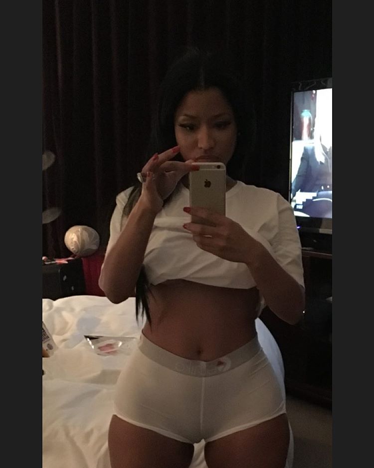 nicki minaj camel toe selfie