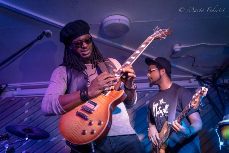 Omari Banks Brought Sunlight to London! 1 omari banks